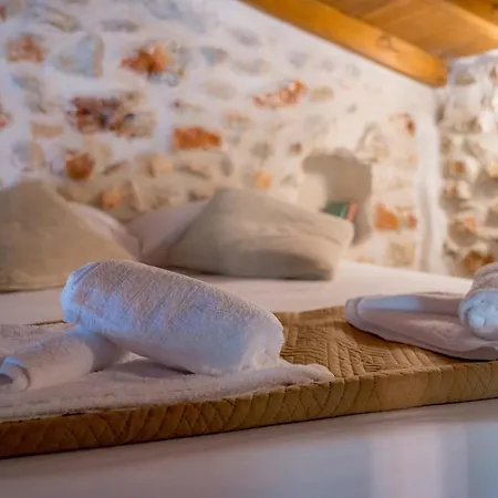Aloni Wood & Stone Semesterbostad *