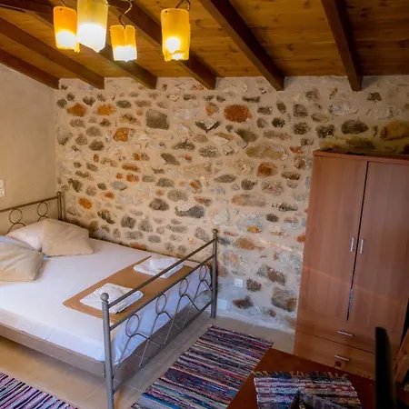 Aloni Wood & Stone Semesterbostad *