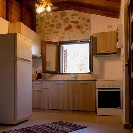 Aloni Wood & Stone Koita