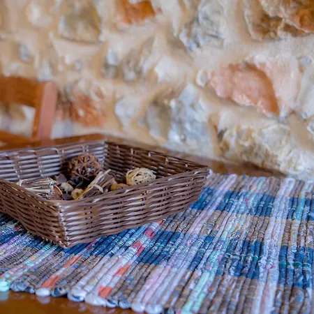 Aloni Wood & Stone * Koita